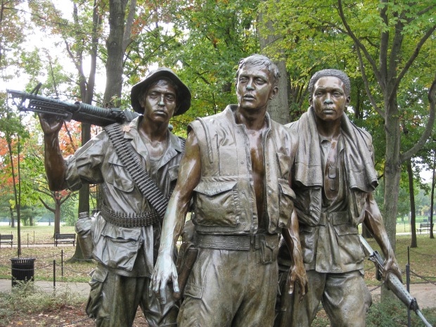 3 Servicemen Statue - 10-22-09 HRotondi 008